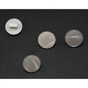 Knoflík Knoflík se spodním přišitím - světle šedý - průměr 1,3 cm