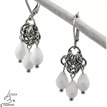 Náušnice Bílé náušnice s broušenými kapkami