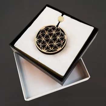 Přívěsek AMADEA Dřevěný přívěsek z masivního dřeva kulatý mandala 5 cm, český výrobek