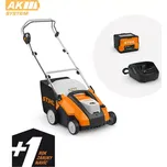 STIHL RLA 240 SET (Tichý akumulátorový provzdušňovač trávníku STIHL RLA 240 s funkcí 2 v 1 - nádstavce pro provzdušnění trávníku a pro vyčesávání suché trávy nebo mechu z trávníku.)