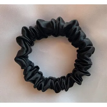 Hedvábná gumička úzká, barva černá