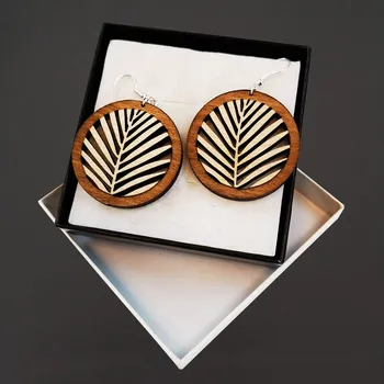 Náušnice AMADEA Dřevěné náušnice list, 4 cm, český výrobek