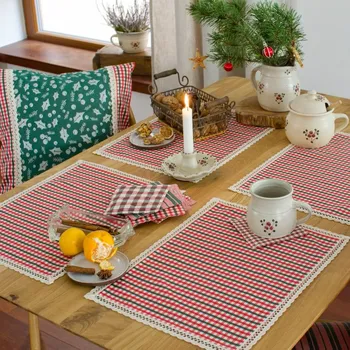 prostírání Prostírání z červeno zeleného kanafasu káro 5mm s krajkou