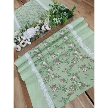 ubrus Běhoun - růžičky na světle zelené