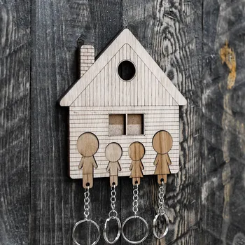 Domek na klíče - Otec, syn, dcera, matka