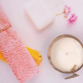 Svíčka Sójová svíčka v kokosovém ořechu "Darjeeling Delight" We Love the Planet 190 g