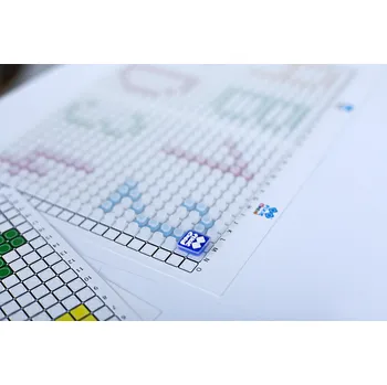 Výuková hračka Pixie Edukační sada: 5 desek a 1500 pixelů