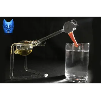 BOHEMIA GLASS WOLF Skleněný houpací čáp s pohyblivýma očima - modrá tekutina dekorace