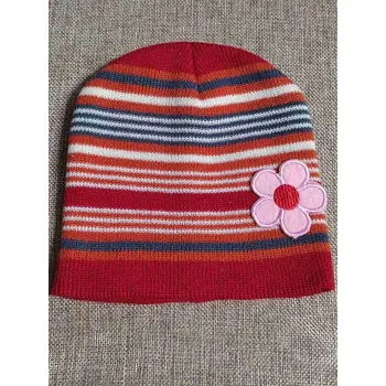 Čepice Dívčí pletená čepice s aplikací