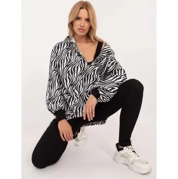 Černobílý třídílný komplet se zebrovanou halenkou