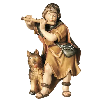Vánoce Ornatis Chlapec s píšťalou a se psem Provedení: Malovaná, Velikost stojících figur dospělých postav: 14 cm Dřevěná vyřezávaná soška chlapce s píšťalou a psem