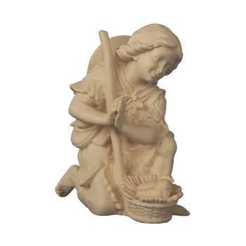 Vánoční dekorace Ornatis Chlapec s kuřátky Provedení: Přírodní bez malování, Velikost stojících figur dospělých postav: 8 cm Dřevěná vyřezávaná soška chlapce s kuřátky v ošatce