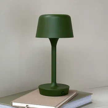 Lampička Dyberg Larsen LED stolní lampa Flow, zelená, výška 25 cm - Délka kabelu USB 150 cm tmavě zelená 1 x 1,5 W LED - Doprava zdarma