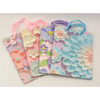 Dárková taška Dárková taška - Květiny s glitry 18 x 23 x 10 cm - vzor B