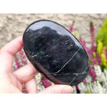 Přírodní kámen Nefrit leštěný kámen z Pákistánu (230g)