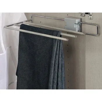 Držák na kalhoty ke skříni