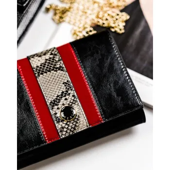 Peněženka Elegantní dámská peněženka se vzorem hadí kůže Barva: Černá