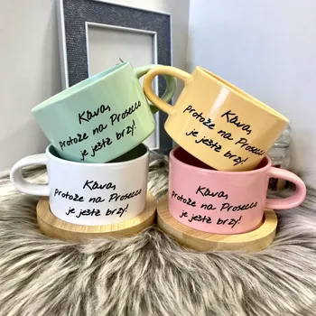 Hrnek makronka Káva, protože na Prosecco je ještě brzy