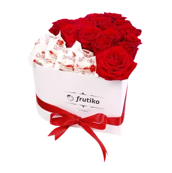 Bílá krabice rudých růží + Raffaello 15 růží + 20 bonbonů