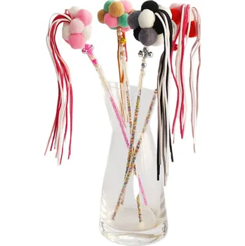 Hračka pro kočku Škádlítko pro kočky s bambulkami 1ks (různé barvy)