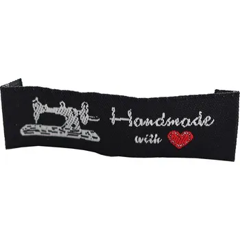 Knoflík Pro Háčkování Látková cedulka Handmade černá s šicím strojem podélná