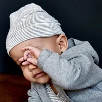 Kojenecká čepice GRAY LABEL Čepička Baby GOTS Grey Melange - Cream Velikost: 6-12m