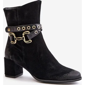 Dámské kozačky Dámské semišové botky na podpatku s ozdobným páskem Maciejka 06679-01 Barva: Černá, Velikost: 40