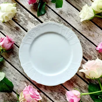 Talíř BERNADOTTE talíř dezertní 21 cm, zlatá linka, Thun 1794 (Porcelánový talíř 2. jakost)