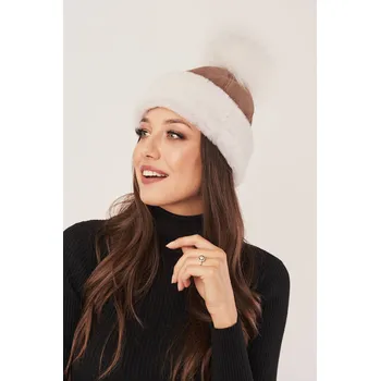 Čepice Dámská zimní čepice v béžové barvě s brbolcem (L - 40)