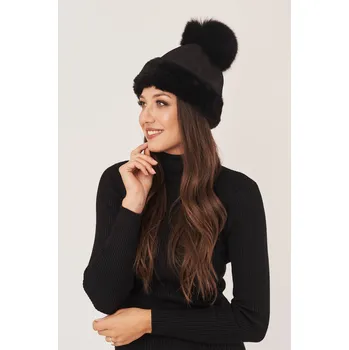 Čepice Dámská zimní čepice s bambulí v černé barvě (M - 38)