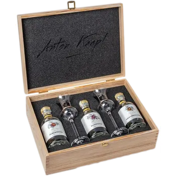 Nápoj Set ovocných destilátů Anton Kaapl Dřevěné dárkové balení 3 x 0,2l