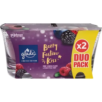 Svíčka Glade Berry Festive Kiss s vůní lesních plodů a čerstvých fíků vonná svíčka ve skle, doba hoření až 2 x 36 hodin 2 x 112 g, duopack