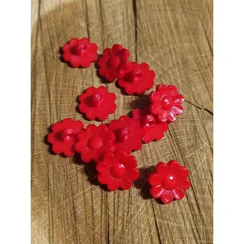 Knoflík Knoflík květ červený