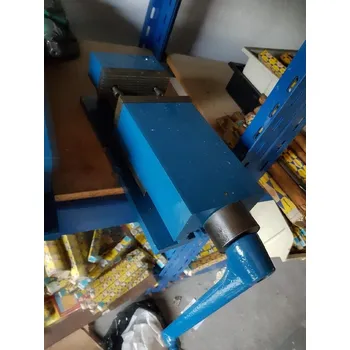 Svěrák Strojní svěrák s nastavitelnou pohyblivou čelistí, šířka 160 mm, ČSN 243136