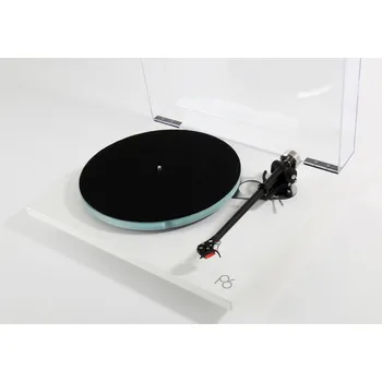 Elektronika Rega Planar 6 bílá matná (Gramofon Rega Planar 6 s přesným raménkem RB330)