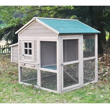 Dřevěný velmi masivní kurník s výběhem pro cca 6 - 7 slepic. Canada, 141x115x120cm.