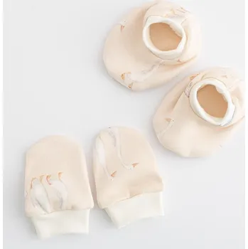 Capáčky NEW BABY Kojenecký bavlněný set-capáčky a rukavičky New Baby Husičky