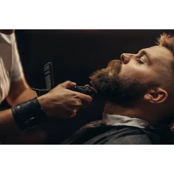 Plakát Plakát, Obraz - Young bearded man getting beard haircut, zamrznutitonovi