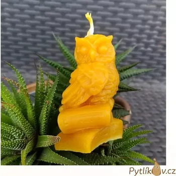 Svíčka Svíčka sova 100% včelí vosk (Tato svíčka byla vyrobena ručně z pravého včelího vosku vyčištěného do nejvyšší možné kvality.)