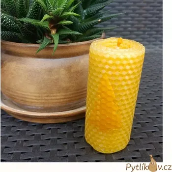 Svíčka Svíčka motaná širší 100% včelí vosk (Tato svíčka byla vyrobena ručně z pravého včelího vosku vyčištěného do nejvyšší možné kvality.)