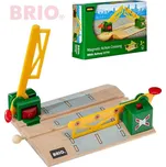 Brio DŘEVO Železniční přejezd magnetický se závorami doplněk k vláčkodráze