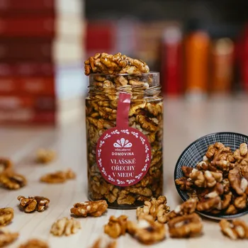 Včelařství Domovina Vlašské ořechy v medu 360 g