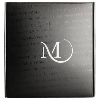 Černá krabička s logem na 3 lahve