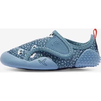 Dívčí obuv DECATHLON Dětské protiskluzové cvičky s motivem 23 MODRÁ|ŠEDÁ