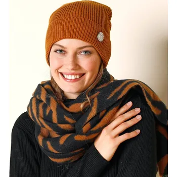 Čepice Čepice s ozdobným bižu knoflíkem karamelová uni