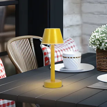 Lampička Lindby LED dobíjecí světlo Gaja, žluté, USB, IP44, RGBW, stmívatelné - Délka kabelu USB 50 cm; Ø základny 7,5 cm, výška 2,3 cm; výška stínítka 6,3 cm žlutá LED 3 W celkem