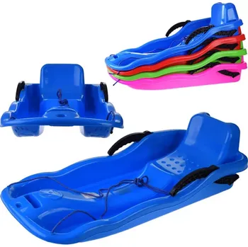 Plastikové sáně se šňůrkou na zimu