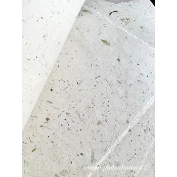 Umělecký papír Pod Rukama Ruční papír recykl bylinkový mix Velikost: A4 - 29,5x21 cm