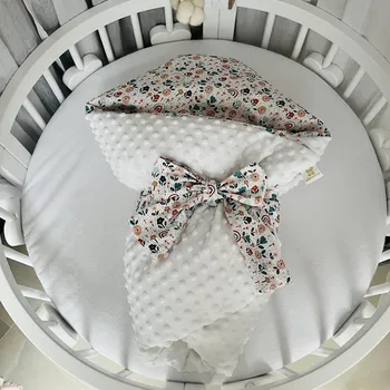 Zavinovačka MIMOUŠEK Péřová zavinovačka / květiny Velikost zavinovačky: 80x80 cm, Varianta péřové zavinovačky: péřová výplň + povlak zapínání na knoflíky