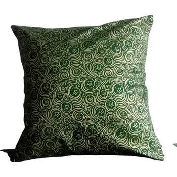 Povlak na dekorativní polštářek Povlak "Vánoční zlaté ornamenty na zelené" na polštář 40x40 cm